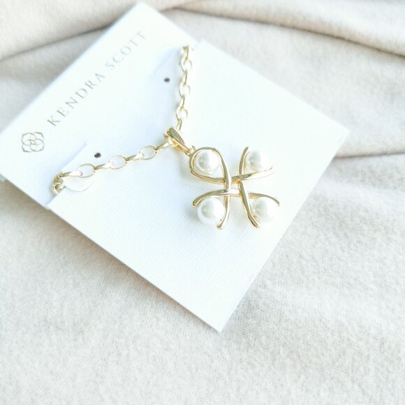 Kendra Scott Everleigh White Pearl Necklace Gold - Picture 2 of 4